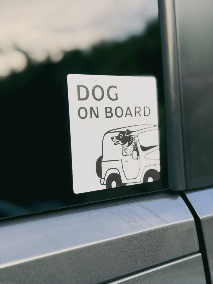 DOG ON BOARD 犬が乗ってます ステッカー