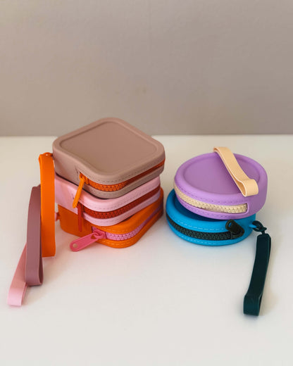 mellowbear【Washable Treats holder】 in various colors, featuring zippered closure and silicone design.